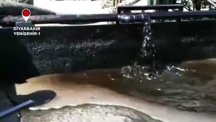 ''Petrol yok'' diye üzerine beton dökülen kuyudan petrol fışkırdı