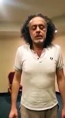 Yeni müslüman olan adam Fatiha'yı ağlayarak okuyor! Tüyleriniz ürperecek