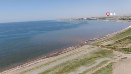 Van Gölü'nde kötü kokuya neden olan dip çamur temizliği başladı