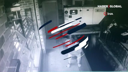 Balkonların çökme anı saniye saniye kameraya yansıdı