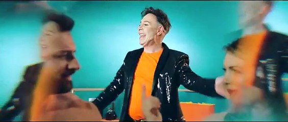 Así suena la “pegajosa” canción del Maestro Joao y su novio ¡a bailar!