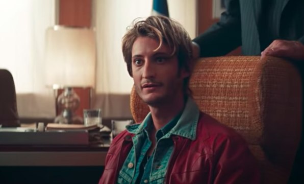 OSS 117: Alerte Rouge en Afrique Noire , un nouvel extrait avec Pierre Niney