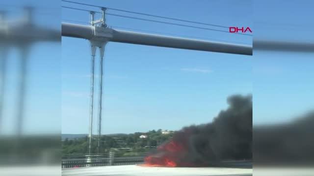 FATİH SULTAN MEHMET KÖPRÜSÜ'NDE OTOMOBİL YANIYOR