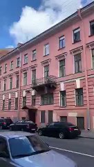 Chute d'un couple qui se bat sur un balcon