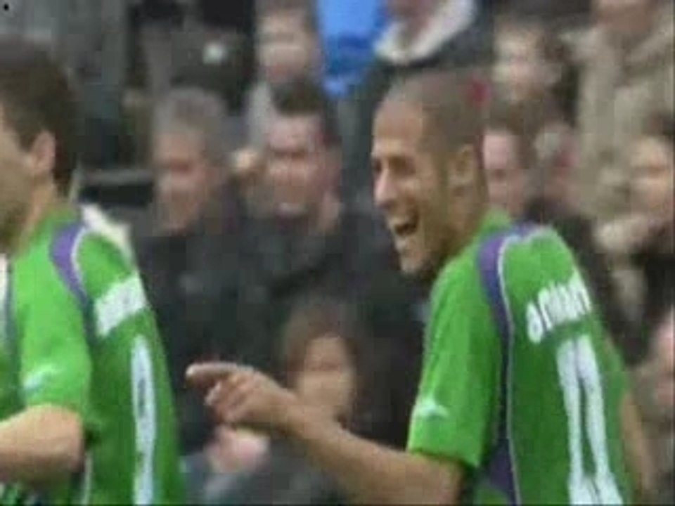 Berry Powel scoort tegen VVV