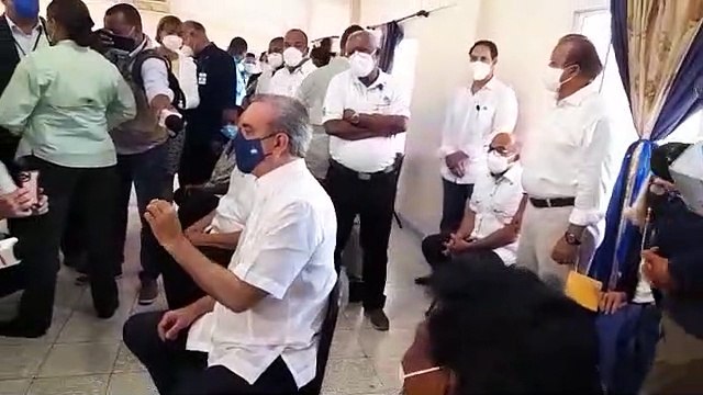 Abinader recibe segunda dosis de vacuna: no hay ninguna razón para no vacunarse