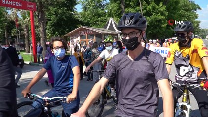 Temiz bir çevre için el ele