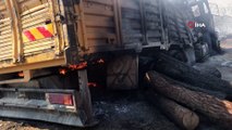 Ceyhan’da odun yüklü kamyon alev aldı