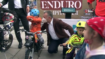 Kentin göbeğinde nefes kesen gösteri