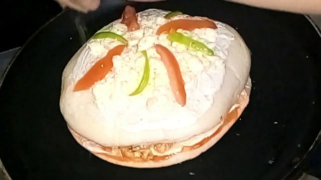 Pizza without oven pizza recipe in 5 mint !home made pizza with shawarma bread.