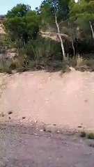 Strates géologiques sédimentaires.