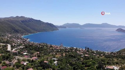 Mavi bayraklı plajları ile misafirlerini bekliyor