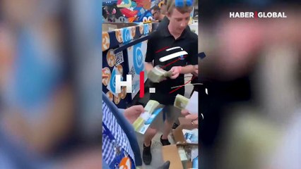 Bitcoin konferansında deste deste para dağıttılar