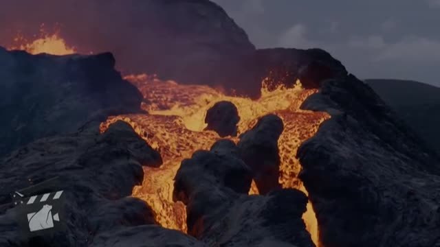 Espectaculares cascadas de lava del volcán islandés