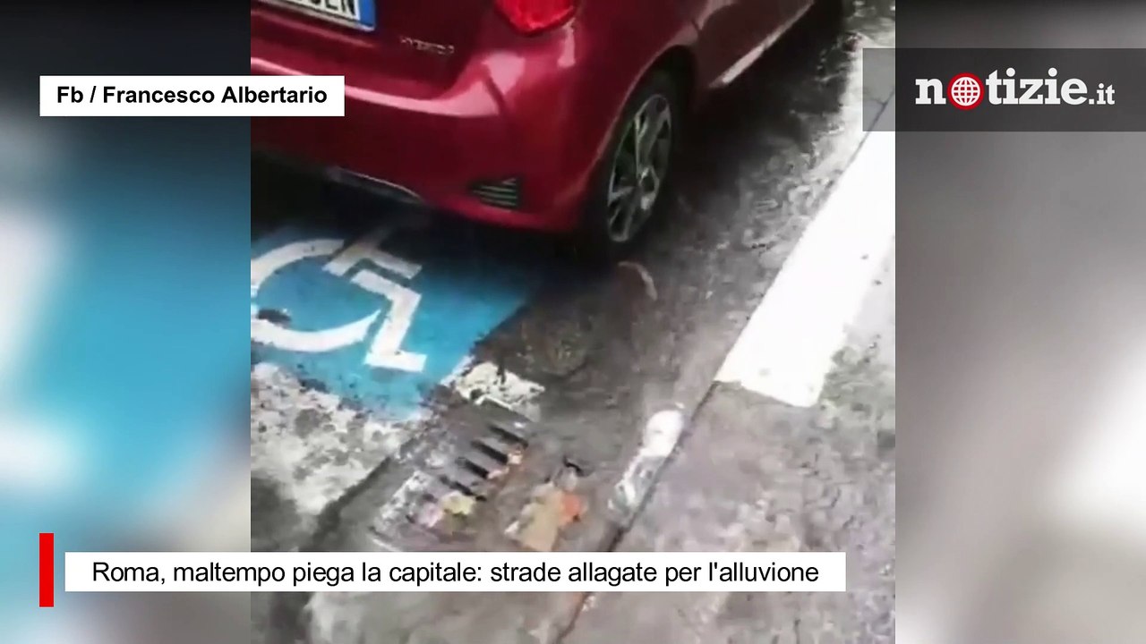 Roma, maltempo piega la capitale: strade allagate per l'alluvione e negozi chiusi