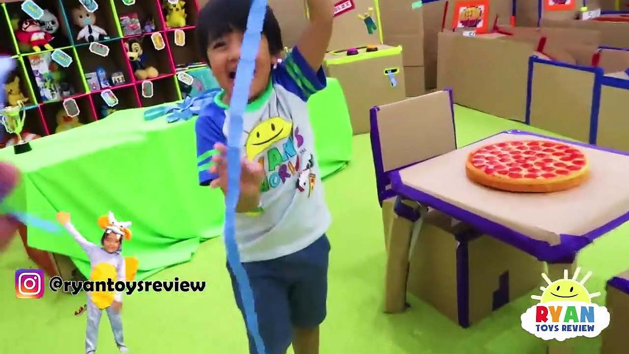 Chuck E Cheese Box Fort Arcade Games With Ryan Toysreview!!!