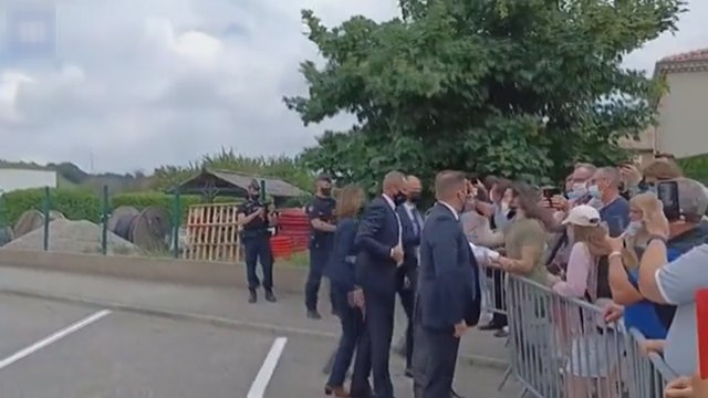 Fransa Cumhurbaşkanı Macron'a tokat