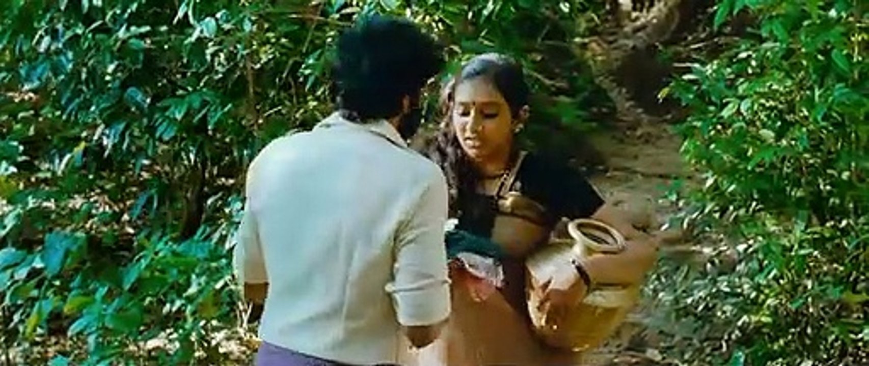 Kumki_-_Sollitaley_Ava_Kaadhala_Video_|_Vikram_Prabhu,_Lakshmi_Menon_|_D._Imman(720p)