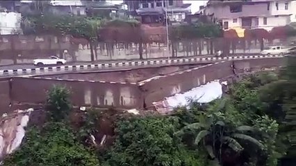 వైరల్‌ వీడియో: అంద‌రు చూస్తుండగా కుప్ప‌కూలిన హైవే రోడ్‌!