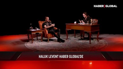 Haluk Levent canlı yayında Nil Karaibrahimgil'in gitarını böyle sattı