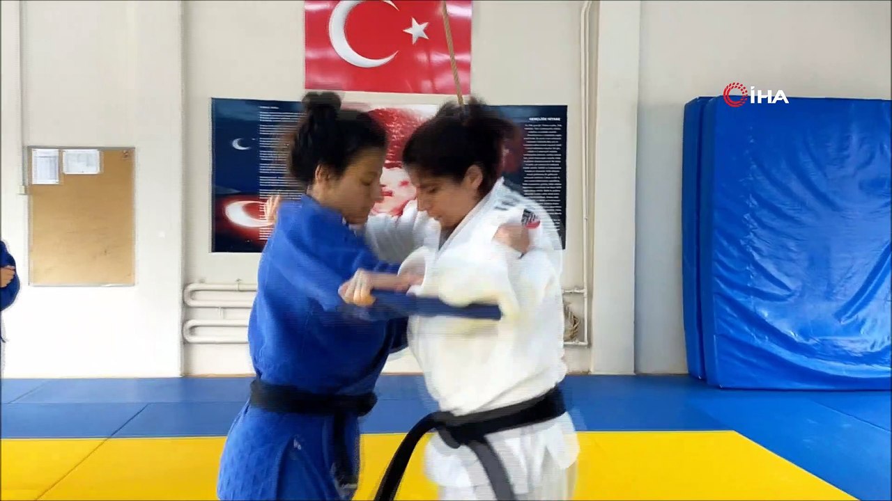 Yüzde 90 görme engelli Ecem Taşın, judo ile engelleri kaldırdı