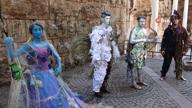 Canlı heykellerle çevreye duyarlılık çağrısı