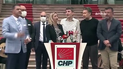 Sanatçılar umutlarını 'bu da gelir bu da geçer' türküsüyle dile getirdi