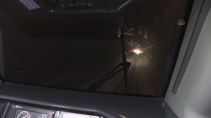 Cumhurbaşkanı Yardımcısı Oktay, hızlı trende incelemelerde bulundu