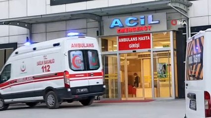Lastiği patlayan kamyonet takla attı: 3 ağır yaralı