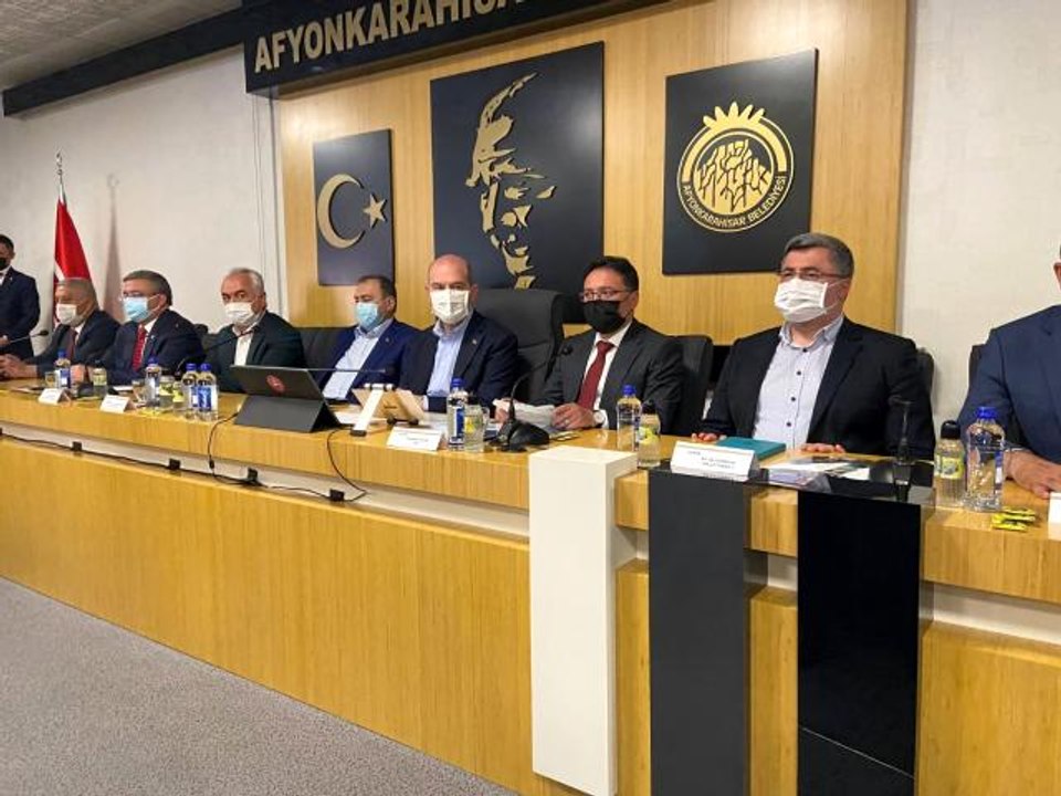 Bakan Soylu parlamenter sistem isteyen muhalefet yüklendi: "İki de bir gelip diyorlar ki parlamenter sisteme geri dönelim"