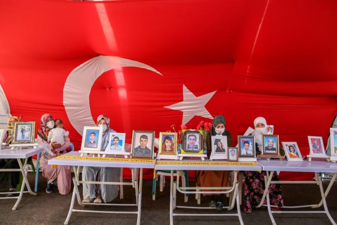 Diyarbakır anneleri evlatlarını terörün pençesinden kurtarmakta kararlı