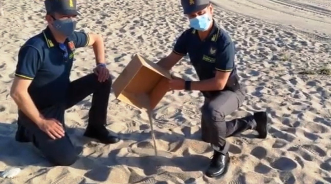 Sardegna - Cento chili di sabbia rubata tornano nelle spiagge (05.06.21)