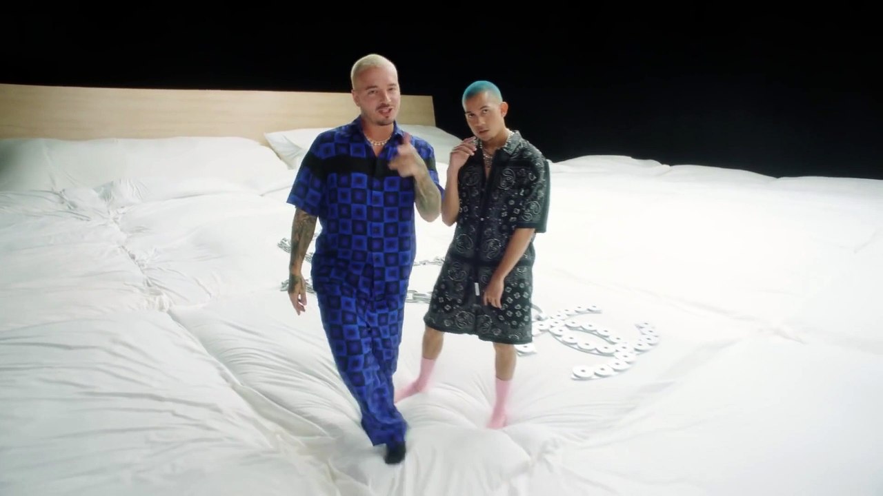 benny_blanco,_Tainy,_Selena_Gomez,_J._Balvin_-_I_Can't_Get_Enough_(Official_Music_Video)(1080p)