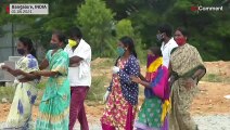 Hindistan'da Covid-19'dan ölen sahipsizlerin külleri topluca nehre bırakılıyor