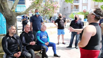 Belediye Başkanı çevre gününde deniz salyası için dalış yaptı