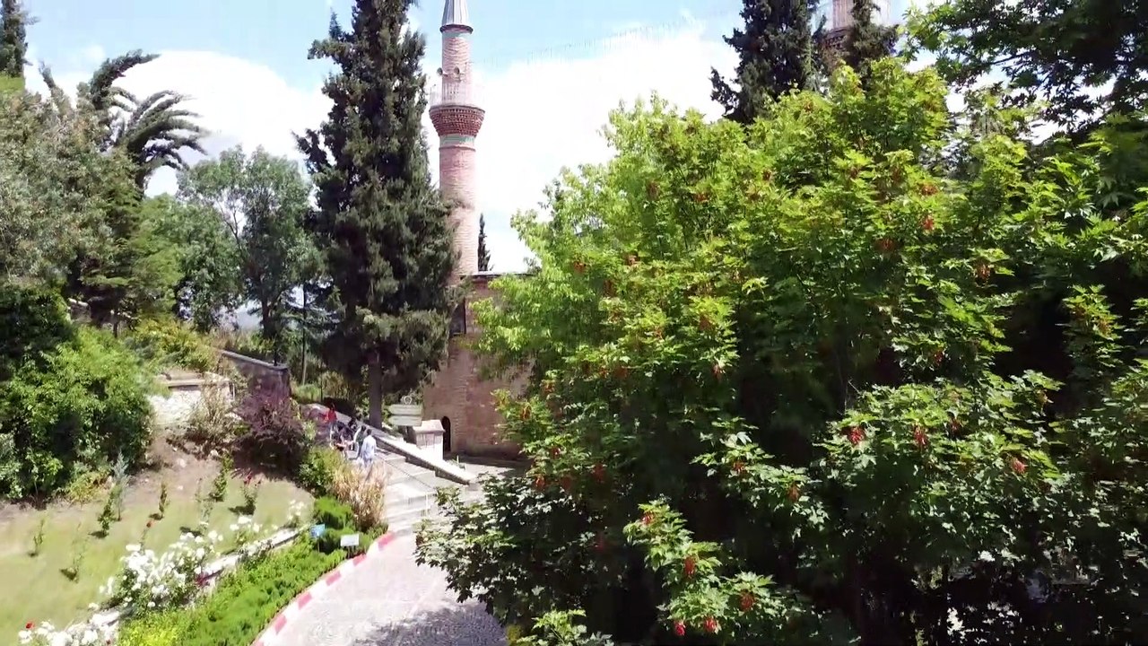 BİLECİK - Vatandaşlar kademeli normalleşmenin ilk cumartesi gününde Şeyh Edebali Türbesi'ni doldurdu