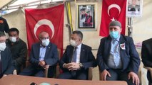 YOZGAT - Cumhurbaşkanı Yardımcısı Oktay, şehit Teğmen Baki Koçak'ın ailesini ziyaret etti