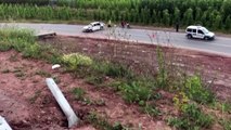 SAKARYA - Kuzey Marmara Otoyolu'nda otomobil bağlantı yoluna devrildi: 1 ölü, 2 yaralı