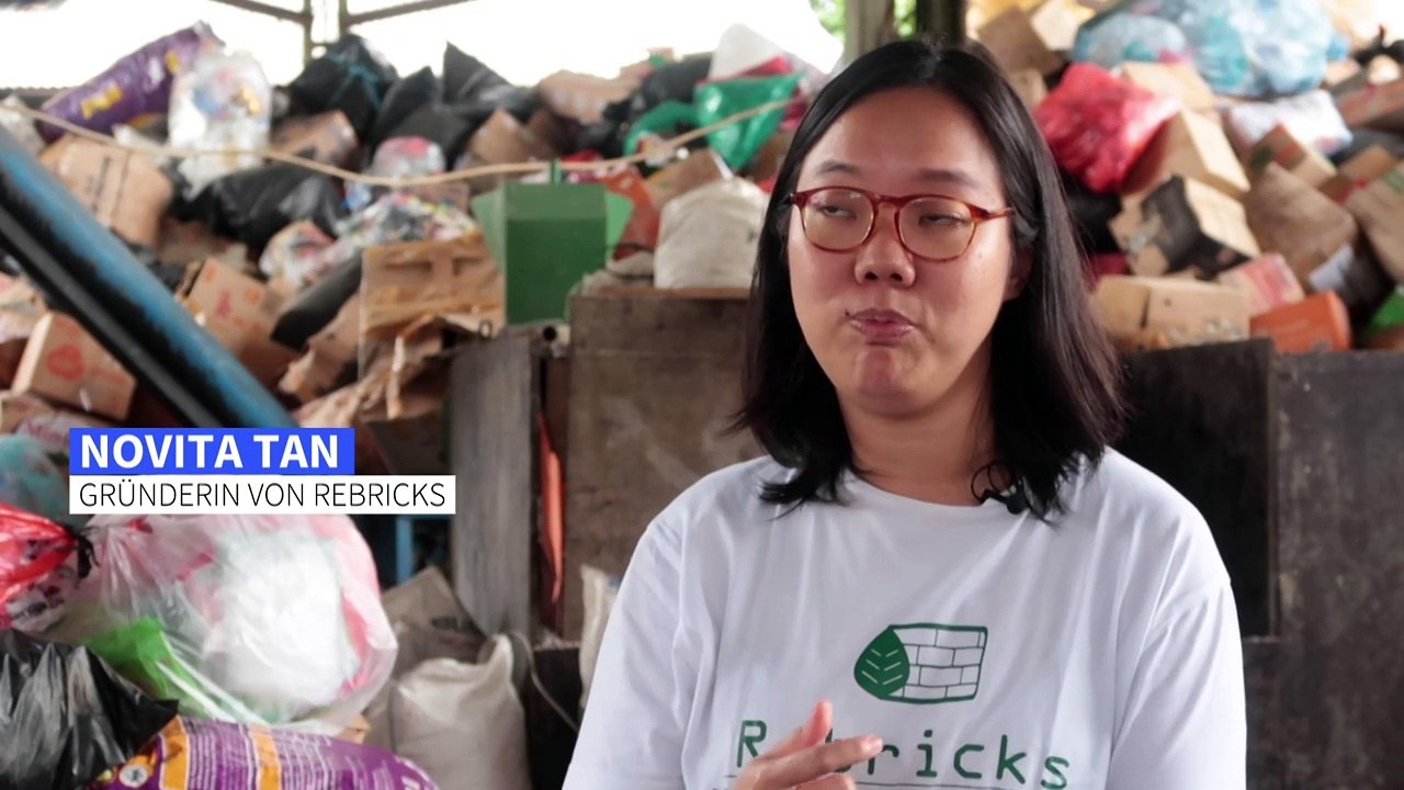 Pflastersteine aus Plastikmüll: Zwei Frauen gründen 'Rebricks' in Indonesien