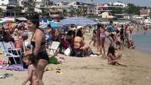 AYDIN - Dünyaca ünlü Altınkum Plajı'nda kısıtlamasız ilk cumartesi gününde yoğunluk yaşandı