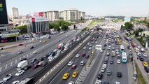 İSTANBUL - Drone - Kısıtlamasız ilk cumartesi günü trafik yoğunluğu oluştu