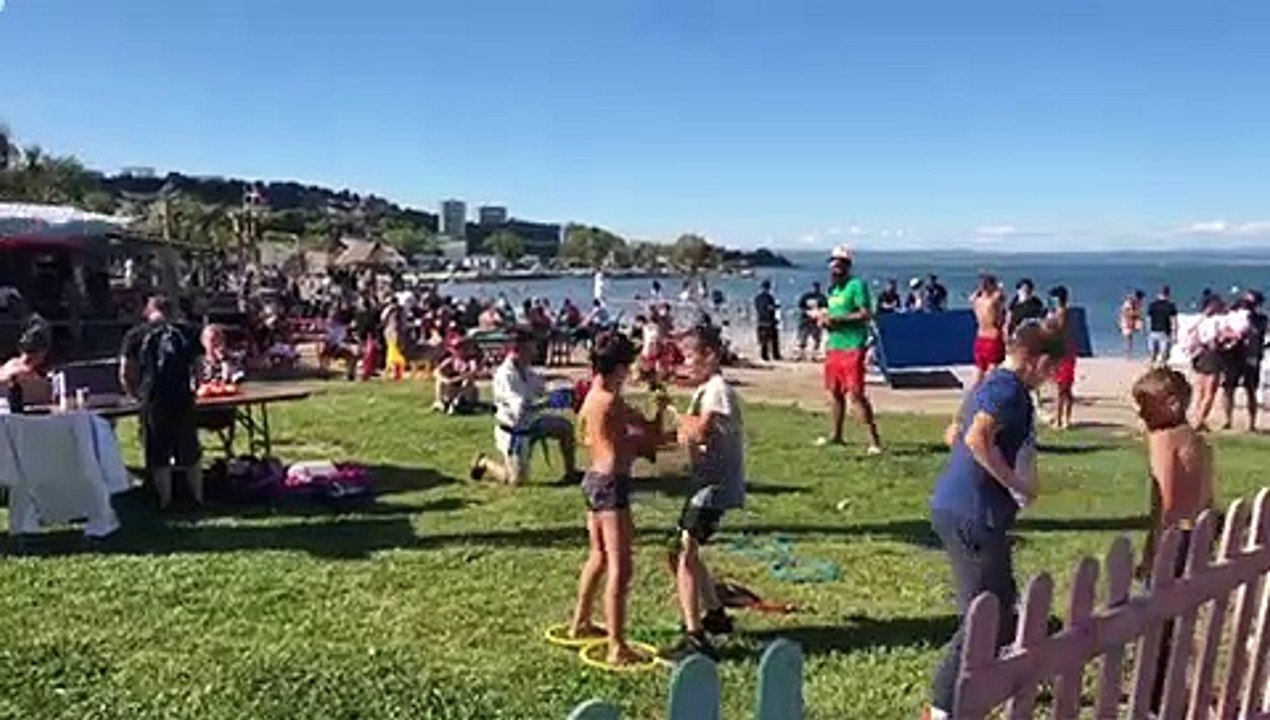 La plage de Ferrieres fait le plein avant la fê...