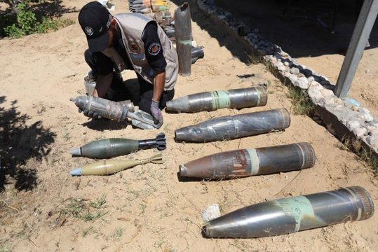 İsrail'in Gazze'ye attığı patlamamış 1200 füze, tank ve top mermisi etkisiz hale getirildi (1)