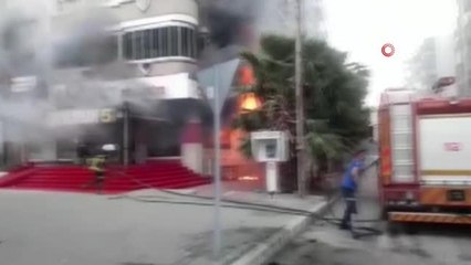 Yanan iş yerinin deposunda mahsur kalan işçiyi böyle kurtardılar