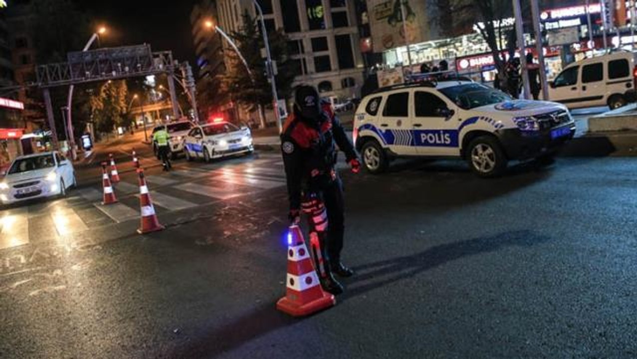 Türkiye genelinde Kovid-19 tedbirleri kapsamında sokağa çıkma kısıtlaması başladı