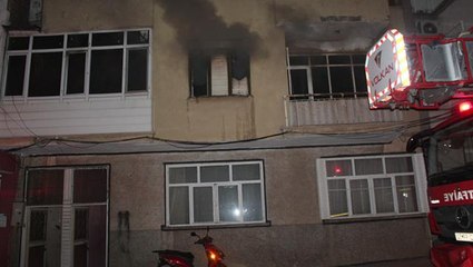 Bacayı temizlemek için benzin döktü, üst kat komşusunun evini yaktı