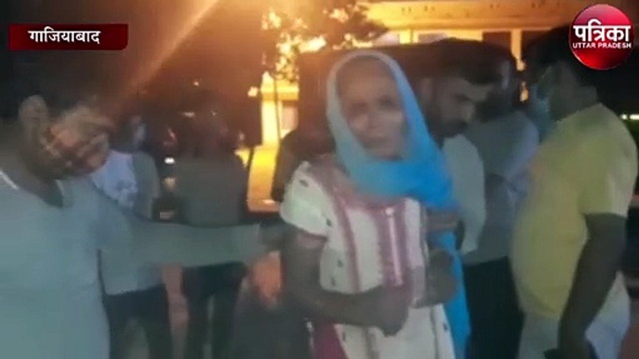 युवक ने पुलिस पर लगाया पिटाई का आरोप, खुद को किया आग के हवाले
