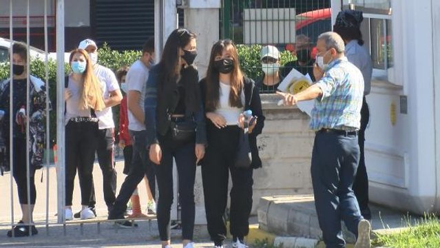 ÖĞRENCİLER İÇERDE, VELİLER DIŞARDA LGS HEYECANI YAŞADI