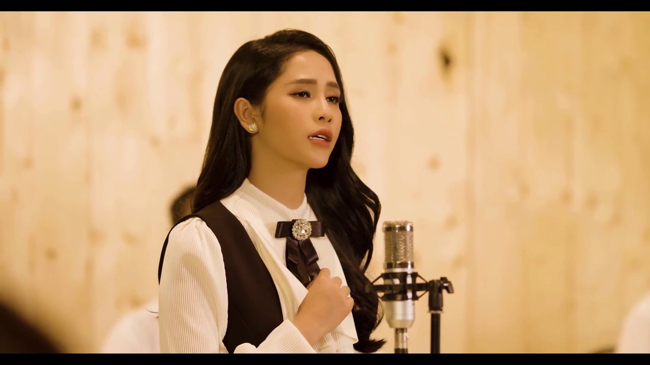 Thị Trấn Về Đêm - Phương Ý