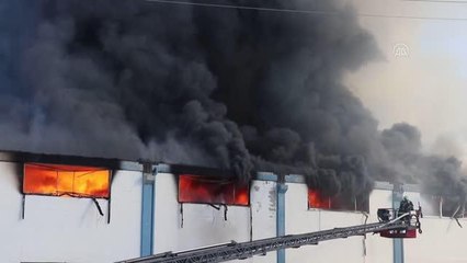 Tekstil fabrikasında çıkan yangın kontrol altına alındı